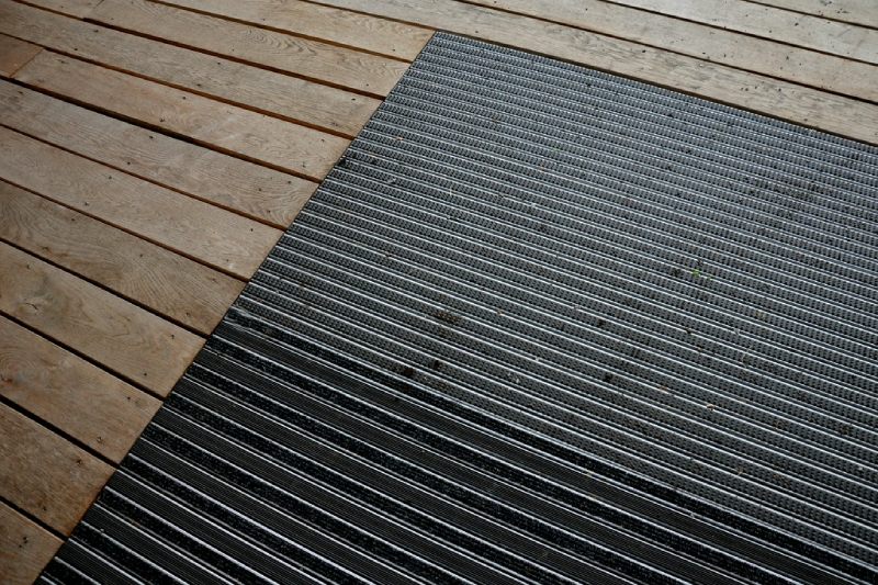 strefa z wycieraczką do czyszczenia butów